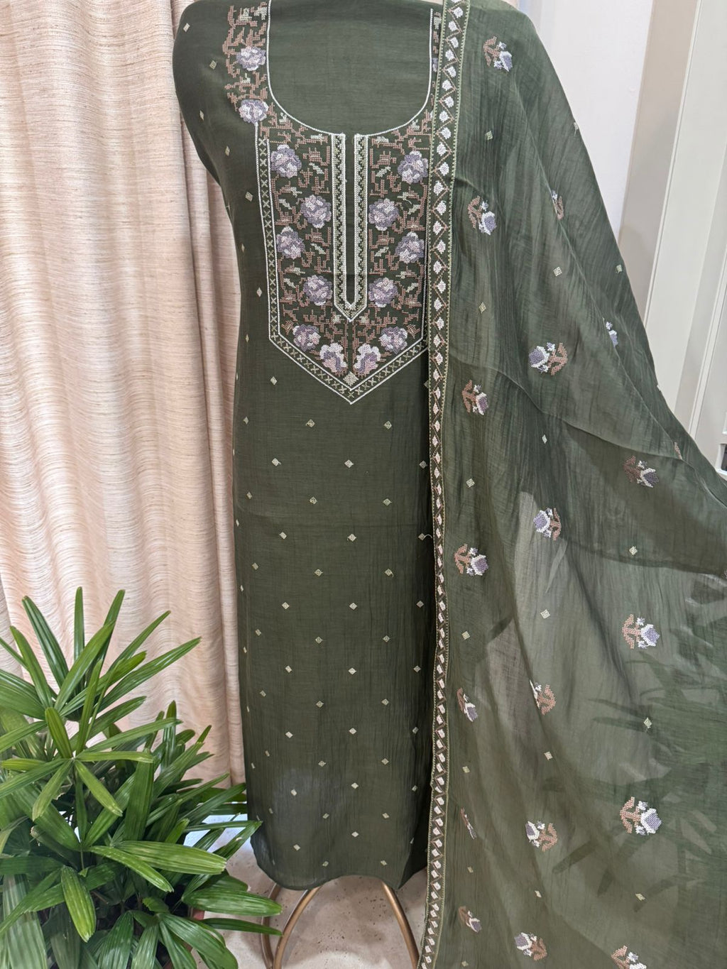 Mul Chanderi Thread Work Suit