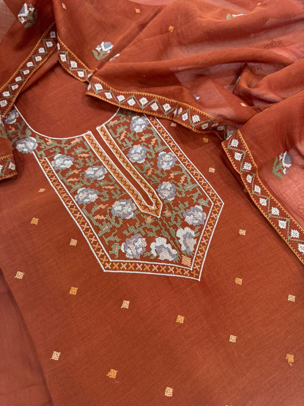 Mul Chanderi Thread Work Suit