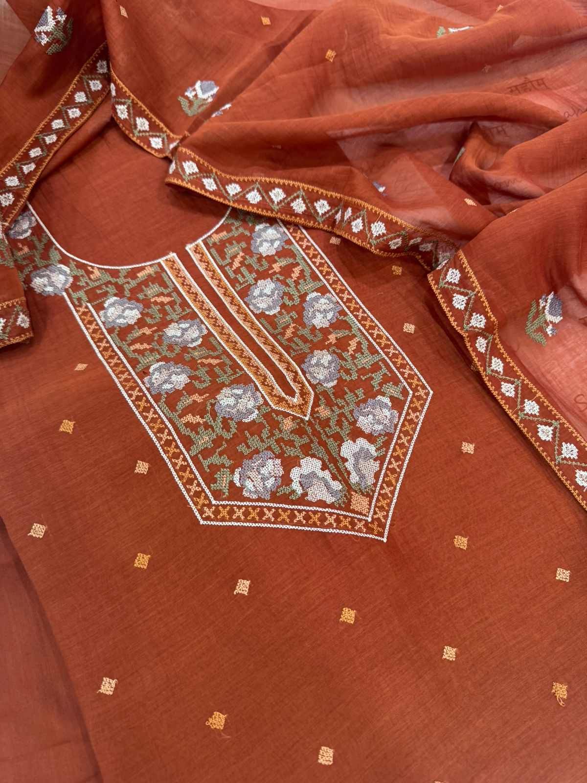 Mul Chanderi Thread Work Suit