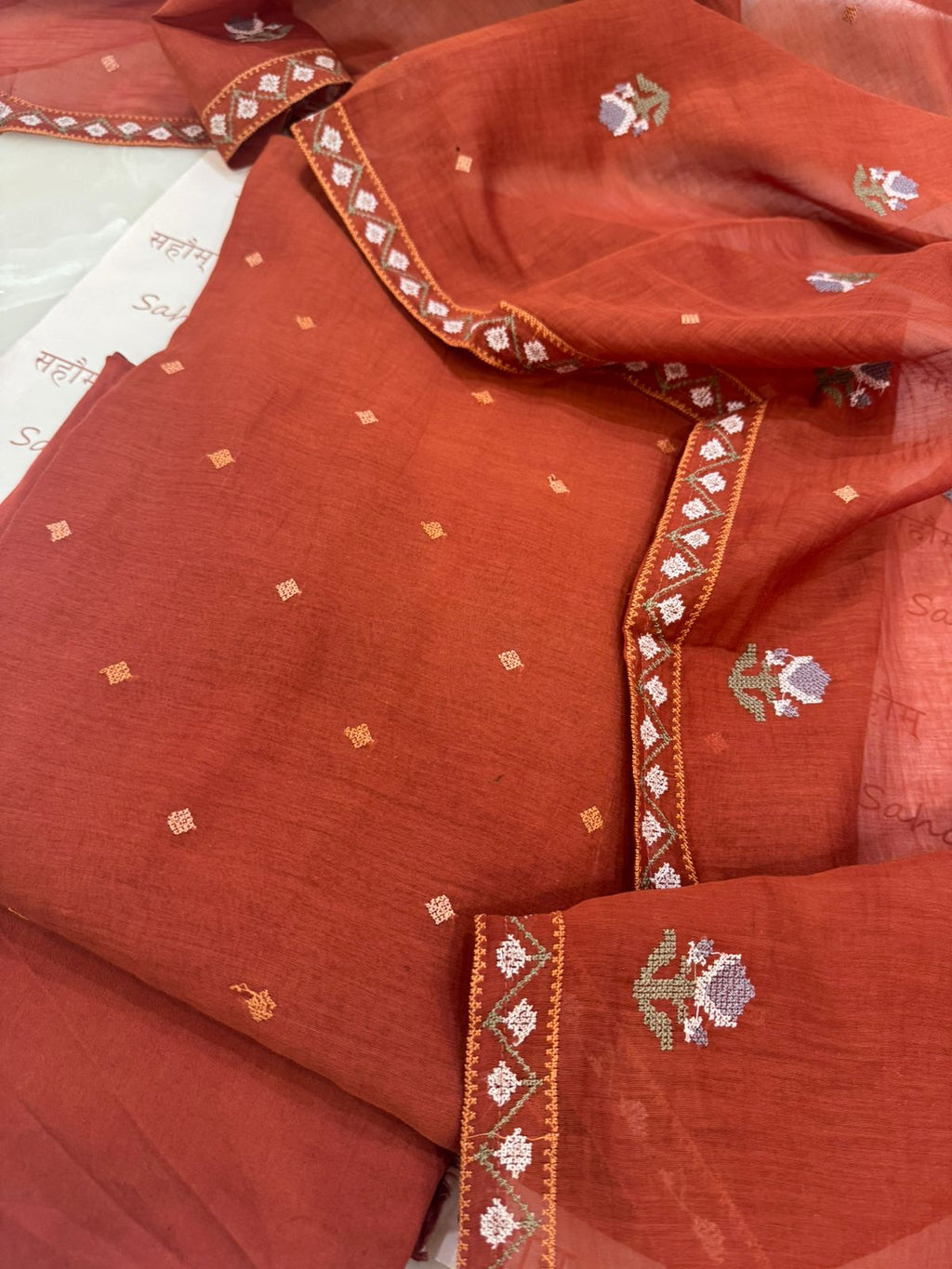 Mul Chanderi Thread Work Suit