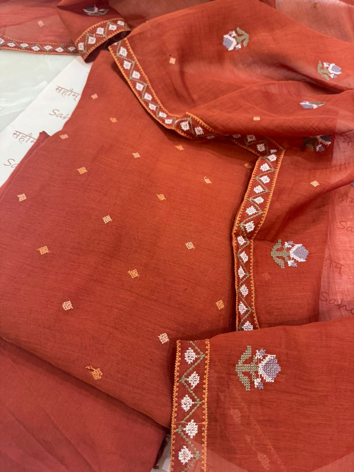 Mul Chanderi Thread Work Suit