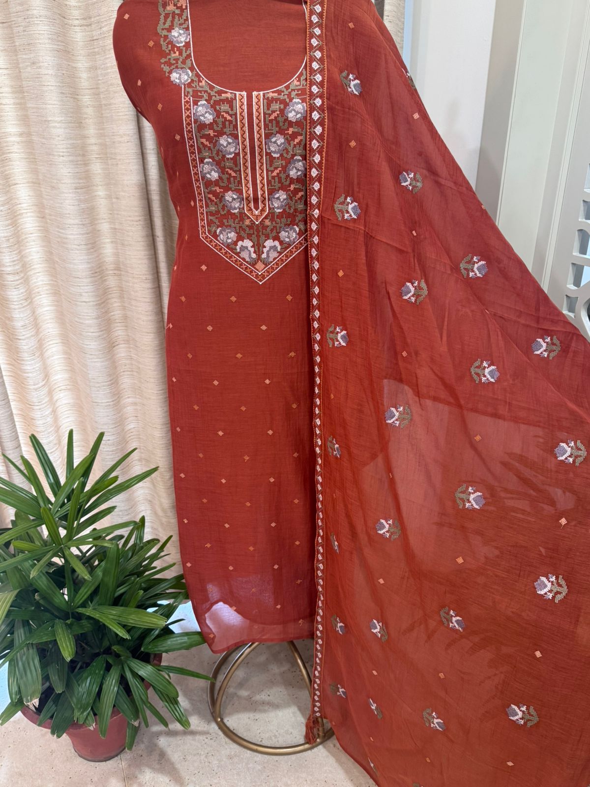 Mul Chanderi Thread Work Suit