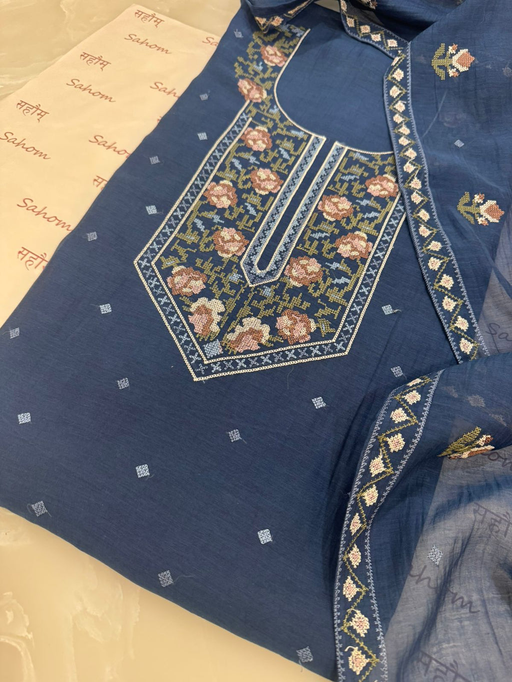 Mul Chanderi Thread Work Suit