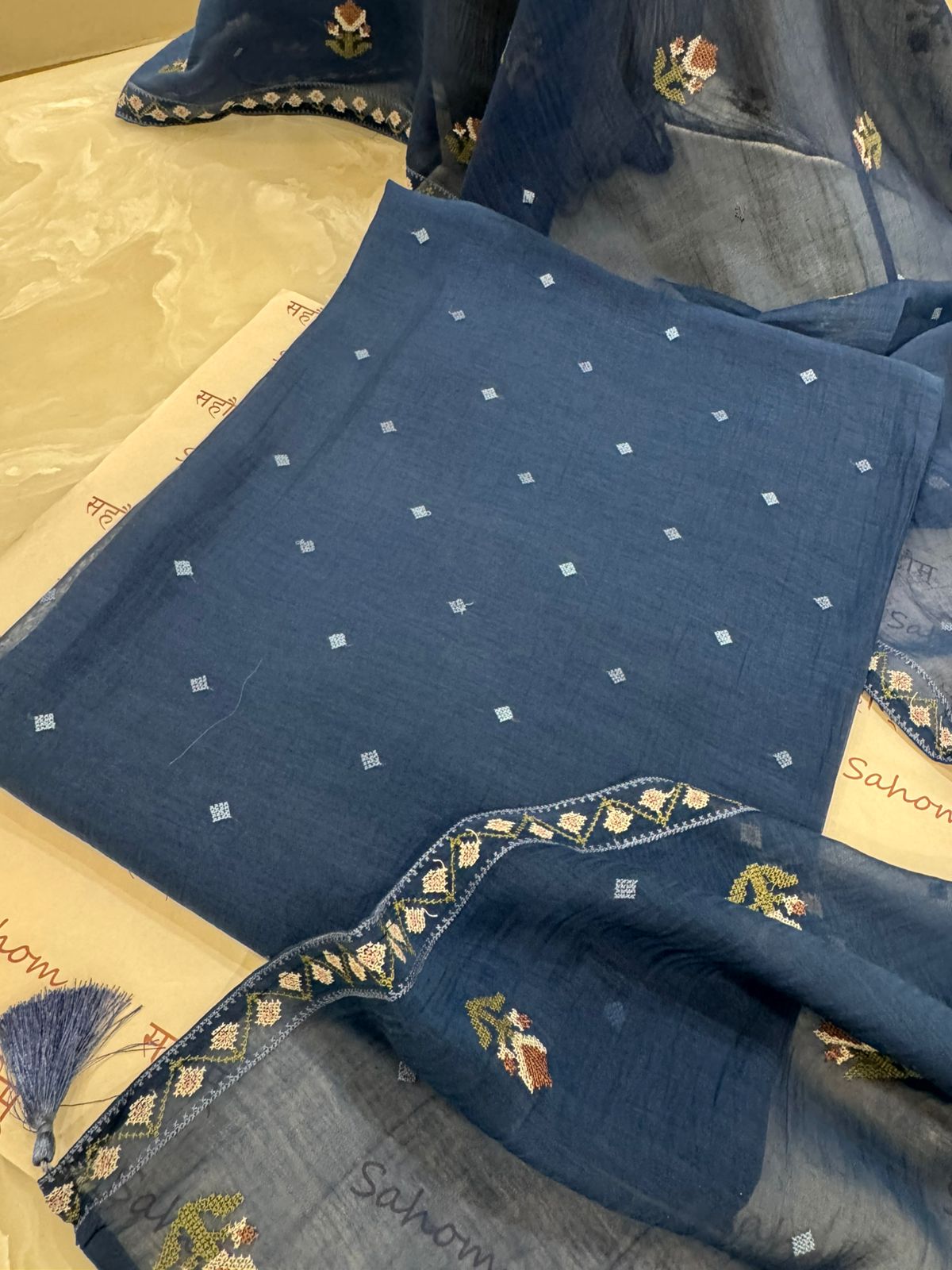 Mul Chanderi Thread Work Suit