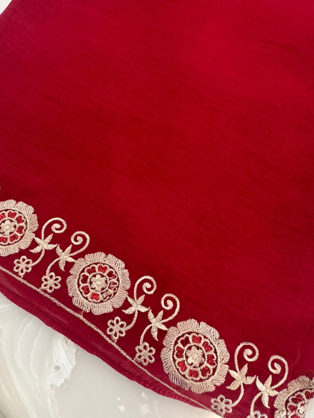 Pure Mul Chanderi Thread Work Embroidered Suit Set – Red